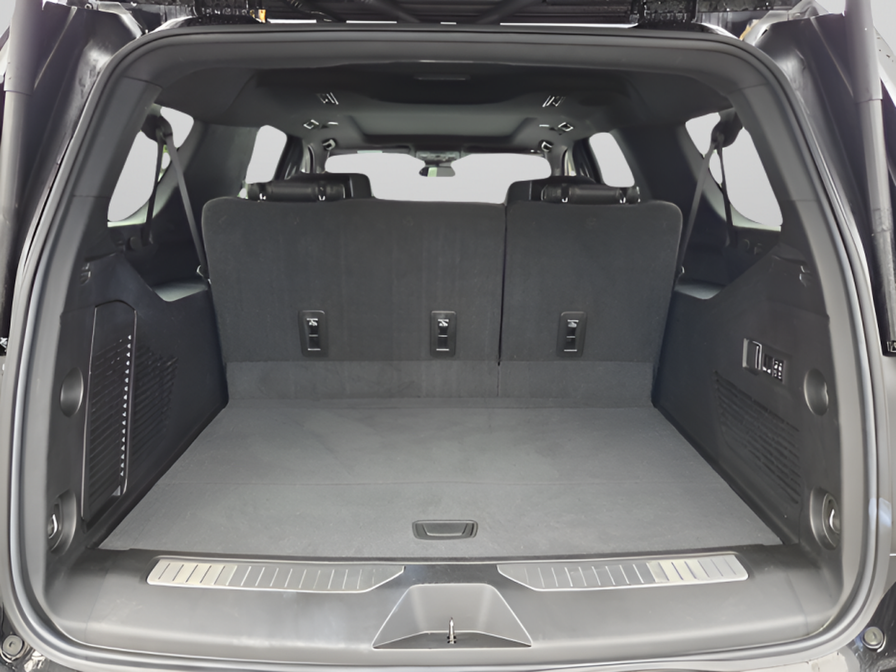 Used 2023 Chevrolet Suburban RST w/ Luxury Package RWD image 13
