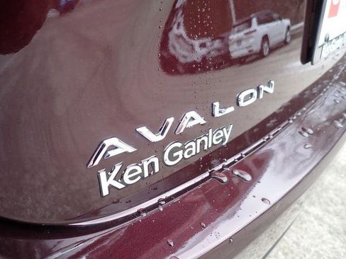 Certified 2018 Toyota Avalon XLE image 7