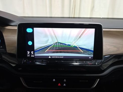 Used 2025 Volkswagen Atlas SE image 21