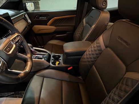 Used 2024 GMC Canyon Denali AWD/4WD image 8