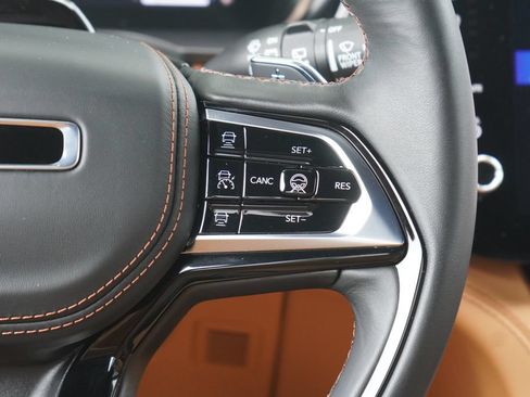 Used 2026 Jeep Grand Cherokee L Summit w/ Advanced Protech Group IV AWD/4WD image 18
