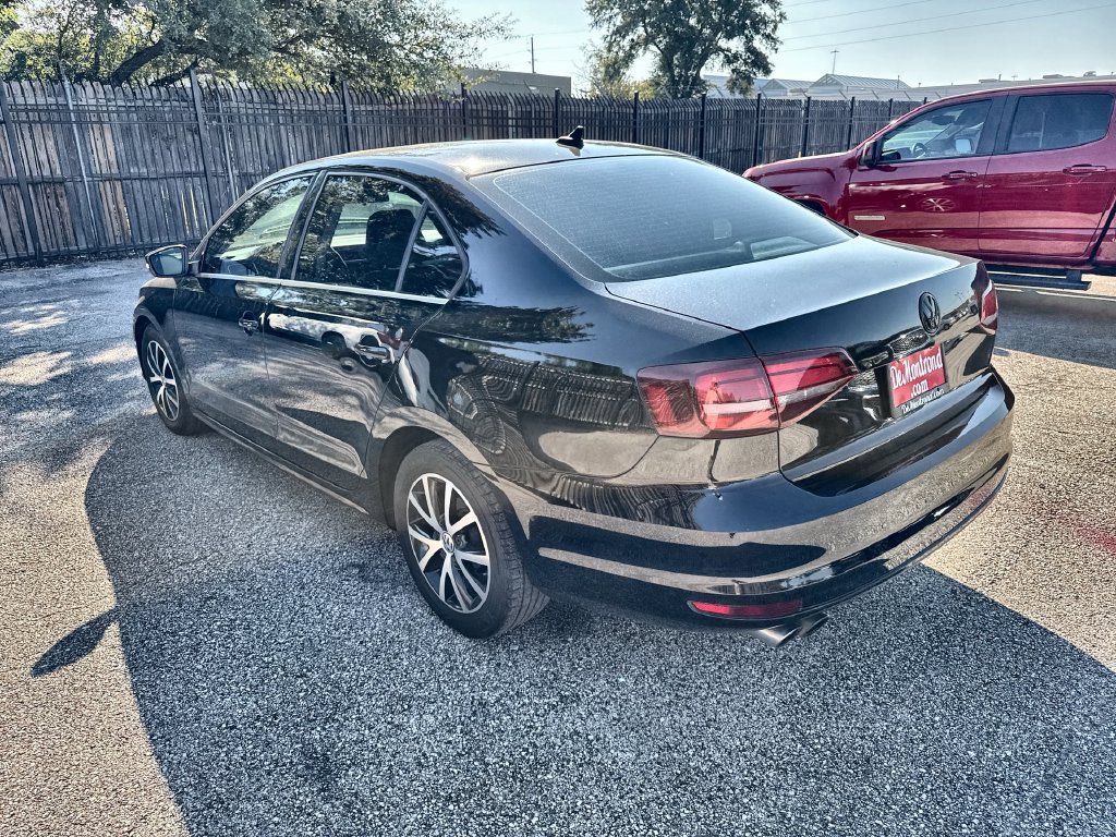 Used 2017 Volkswagen Jetta SE FWD image 4