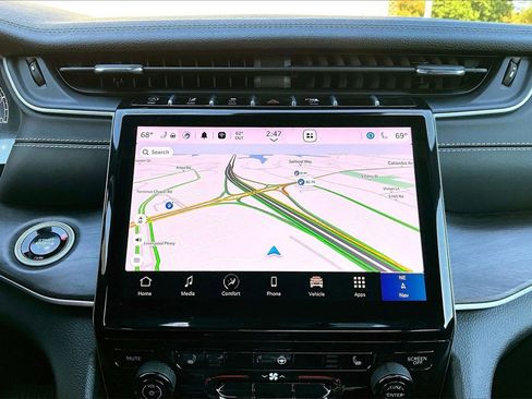 Certified 2024 Jeep Grand Cherokee Limited image 12