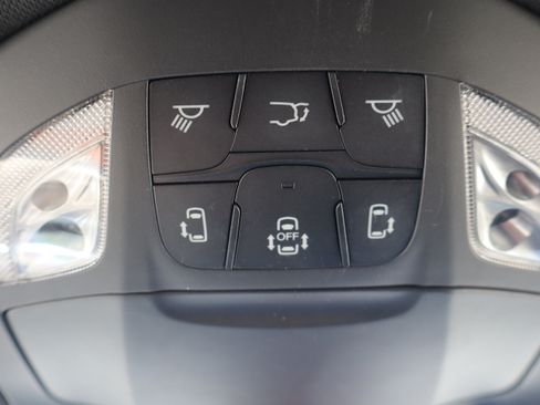 Used 2025 Chrysler Pacifica Limited FWD image 31