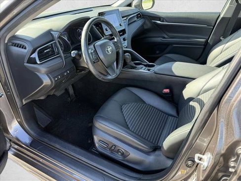 Used 2022 Toyota Camry SE image 9