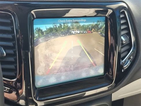 Used 2018 Jeep Compass Limited w/ Navigation Group image 21