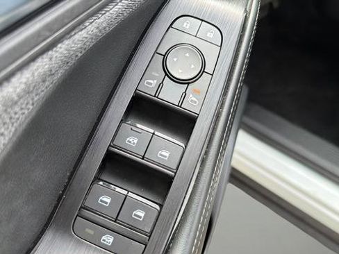 Used 2023 Nissan Rogue SV AWD/4WD image 18