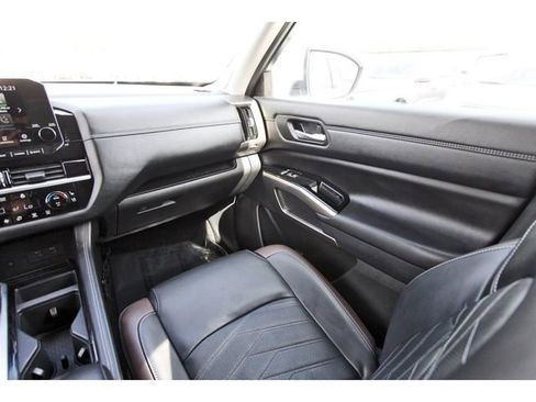 Used 2025 Nissan Pathfinder Platinum w/ Cargo Package image 8