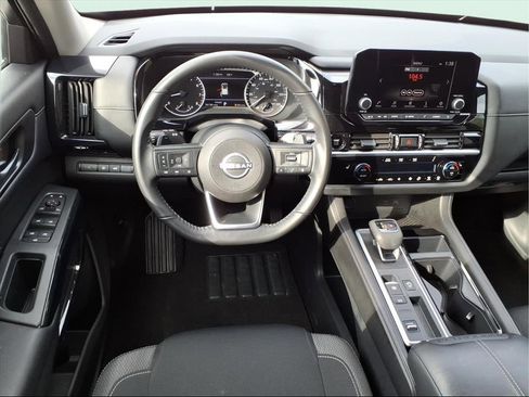 Used 2025 Nissan Pathfinder SV image 12