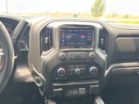 Certified 2021 Chevrolet Silverado 1500 LTZ w/ LTZ Premium Package AWD/4WD image 18