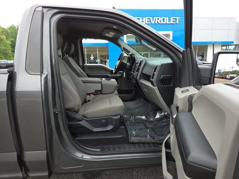 Used 2020 Ford F150 XLT w/ Heavy-Duty Payload Package AWD/4WD image 40