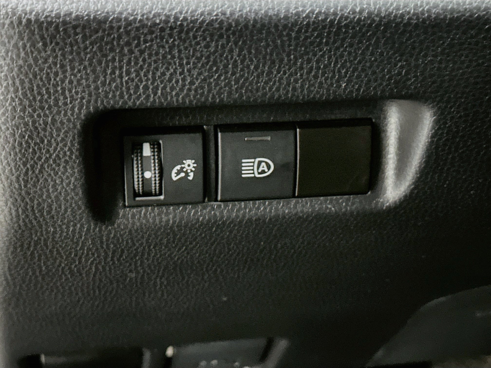 Used 2025 Toyota RAV4 XLE FWD image 17