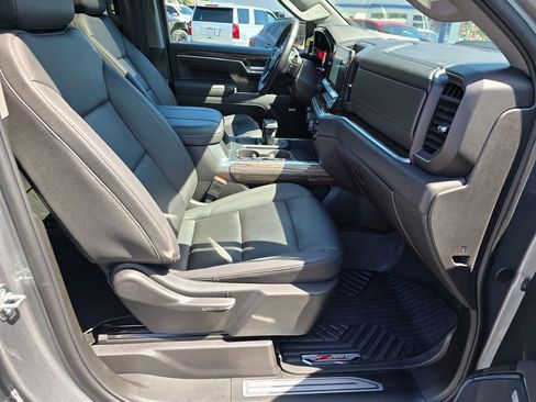 Used 2025 Chevrolet Silverado 1500 LT Trail Boss w/ Convenience Package II AWD/4WD image 13