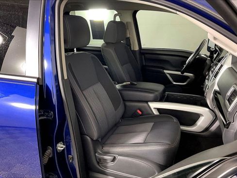 Used 2021 Nissan Titan SV w/ SV Convenience Package image 10