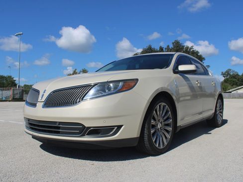 Used 2014 Lincoln MKS w/ Equipment Group 101A FWD image 4