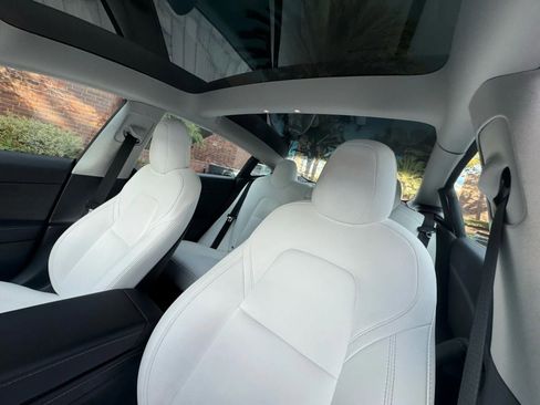 Used 2022 Tesla Model 3 Performance image 11