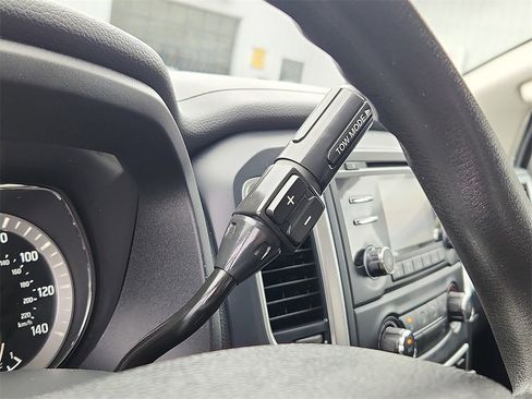 Used 2017 Nissan Titan S image 14