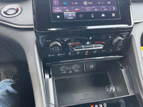 New 2025 Jeep Grand Cherokee Altitude image 23