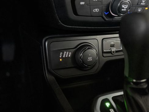 Used 2020 Jeep Renegade Altitude AWD/4WD image 33