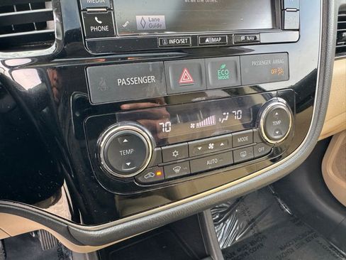 Used 2016 Mitsubishi Outlander SEL image 26