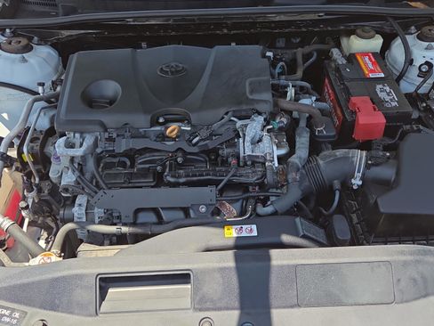 Used 2018 Toyota Camry XLE FWD image 19