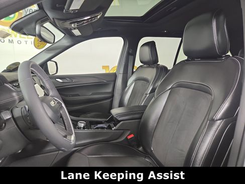 Used 2023 Jeep Grand Cherokee Altitude image 11