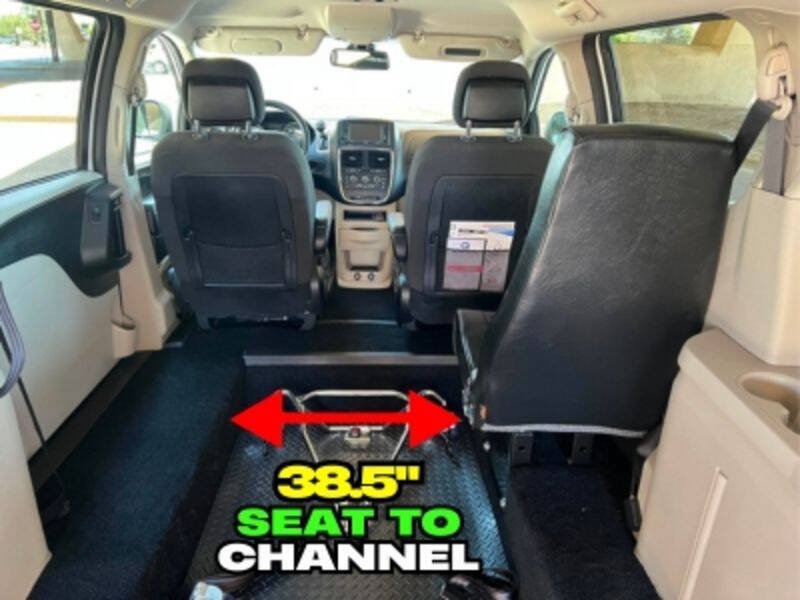 Used 2020 Dodge Grand Caravan SE w/ UConnect Hands-Free Group FWD image 37
