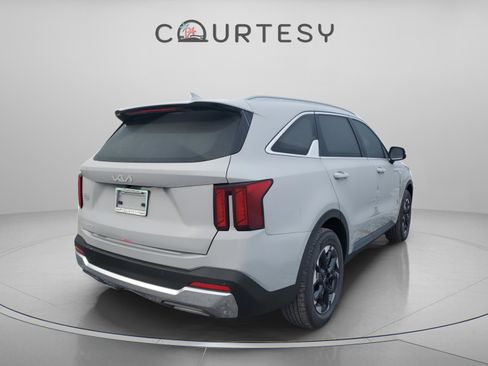 New 2026 Kia Sorento S image 4