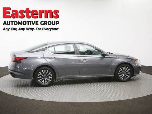 Used 2025 Nissan Altima 2.5 SV FWD image 43