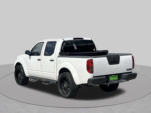 Used 2010 Nissan Frontier SE RWD image 3