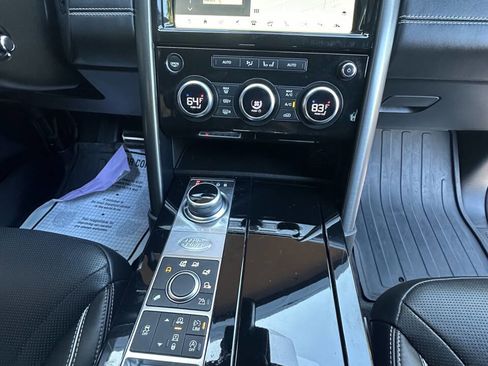 Used 2017 Land Rover Discovery HSE image 29