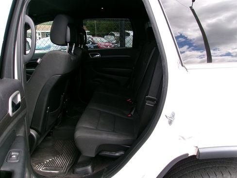 Used 2018 Jeep Grand Cherokee Laredo image 15