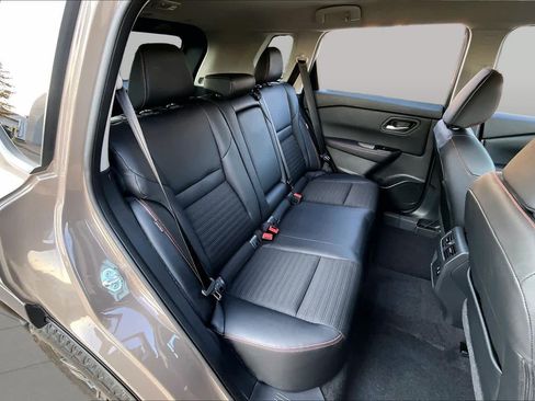Certified 2025 Nissan Rogue SV AWD/4WD image 18