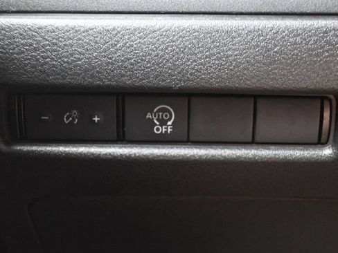 Used 2024 Nissan Rogue S AWD/4WD image 18