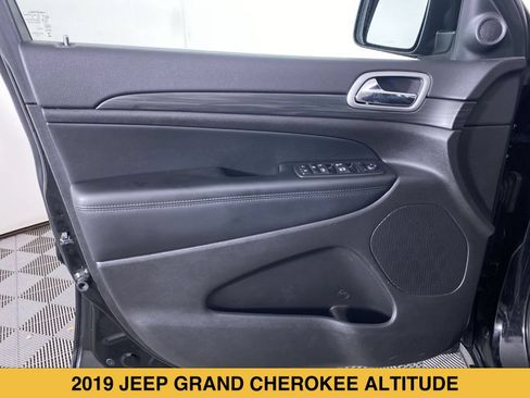 Used 2019 Jeep Grand Cherokee Altitude AWD/4WD image 13