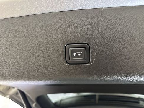 Certified 2023 Chevrolet Traverse LT w/ LT Premium Package image 31