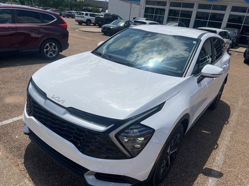 Used 2024 Kia Sportage EX image 2