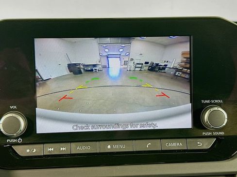 Used 2024 Nissan Pathfinder S image 23