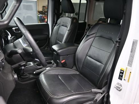 Used 2020 Jeep Wrangler Unlimited Sahara image 18