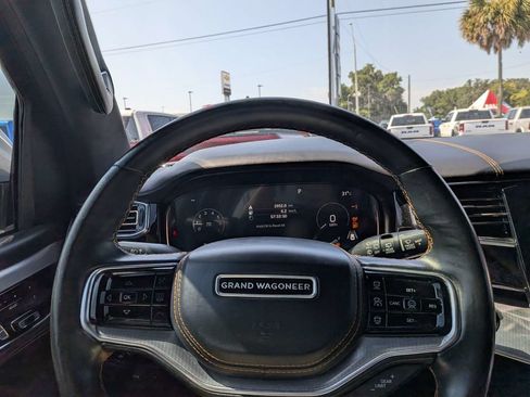 Used 2022 Jeep Grand Wagoneer Series III w/ Rear Seat Video Group 1 AWD/4WD image 22