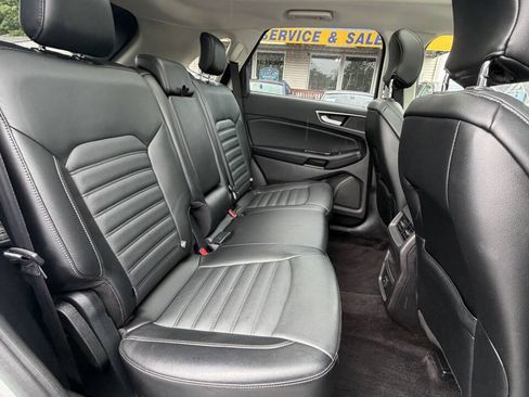 Used 2017 Ford Edge SEL w/ Equipment Group 201A AWD/4WD image 16