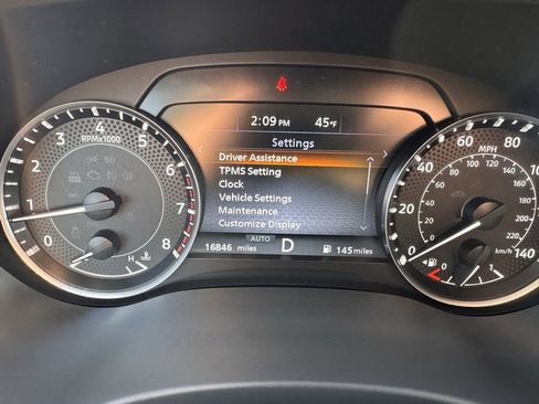 Used 2024 Nissan Armada SL w/ Captain's Chairs Package image 30