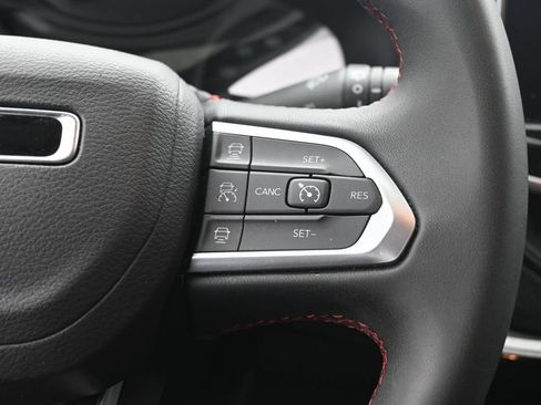Used 2025 Jeep Compass Trailhawk AWD/4WD image 22