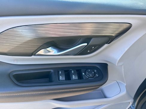 Used 2020 GMC Terrain SLT image 25