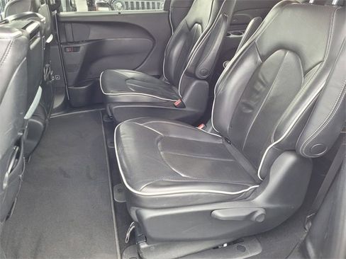 Certified 2019 Chrysler Pacifica Limited w/ Advanced Safetytec Group image 16