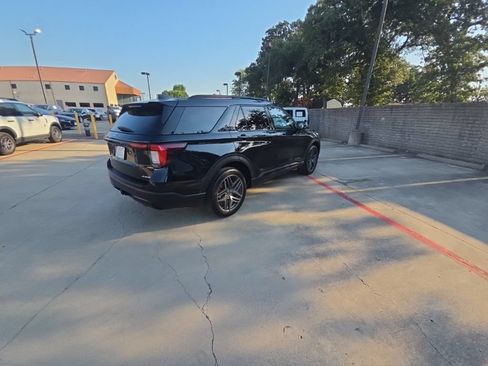 Used 2025 Ford Explorer ST-Line w/ ST-Line Street Pack AWD/4WD image 7