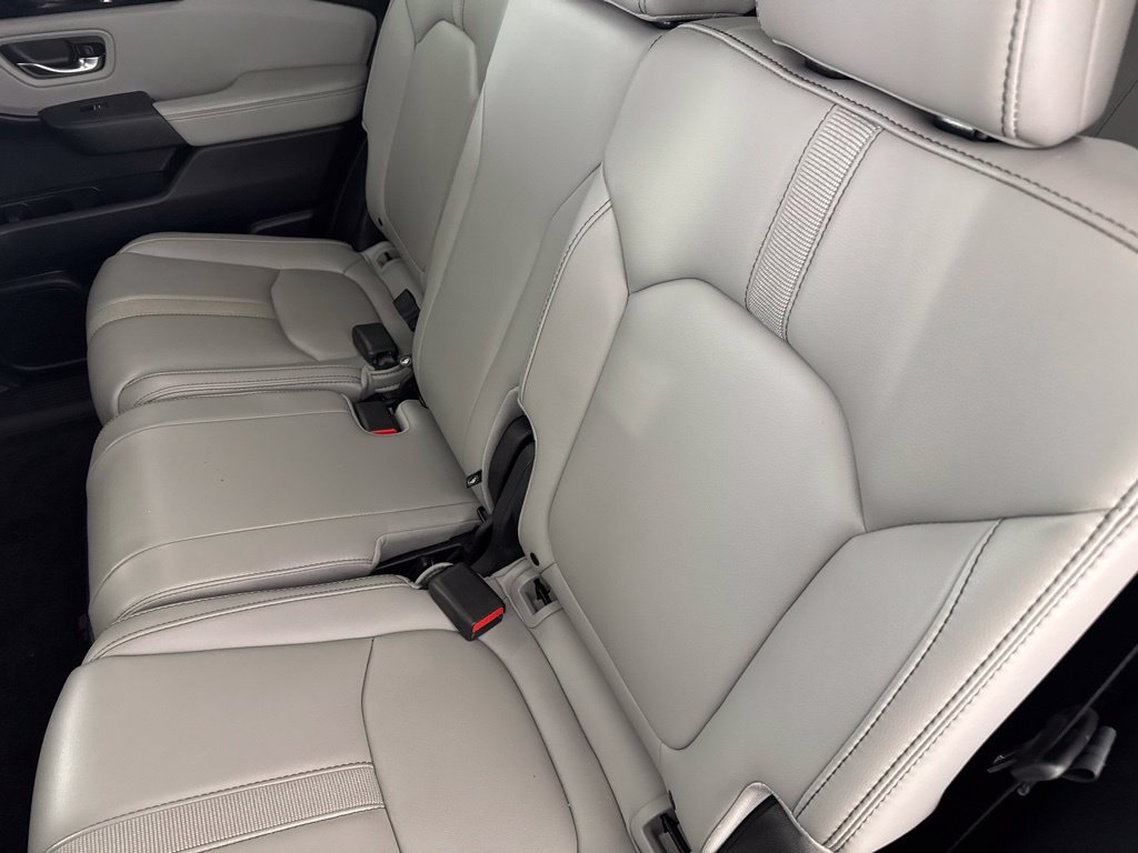 Used 2025 Honda Pilot Touring image 40