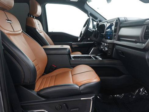 Used 2024 Ford F250 Platinum image 14