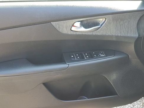 Used 2021 Kia Forte LXS FWD image 12