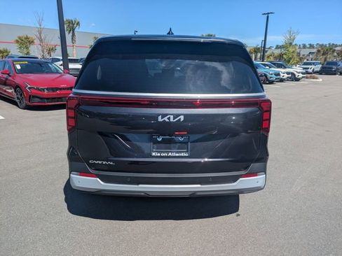 New 2026 Kia Carnival FWD image 4